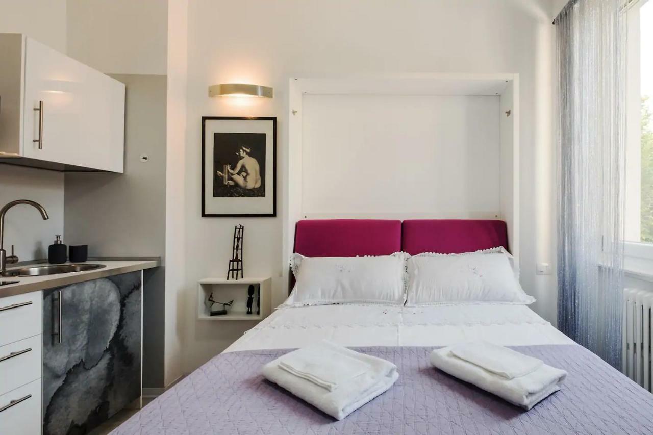 ℒovely & ℰlegant Studio Next To Duomo/Missori Milão Exterior foto